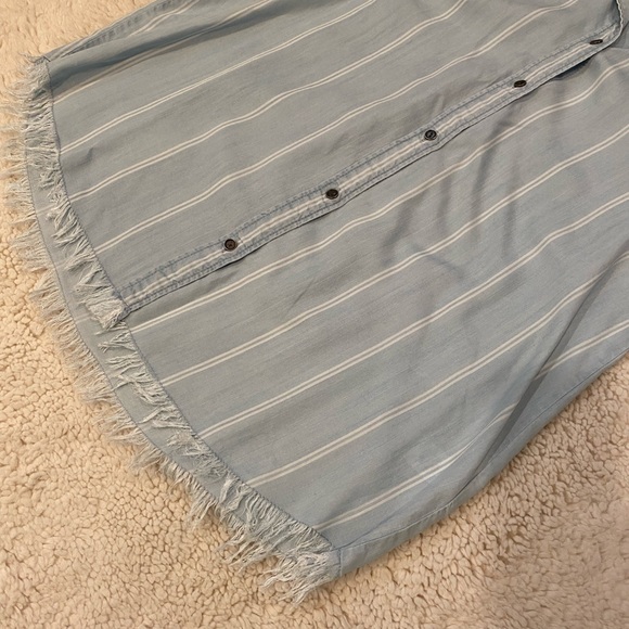 BeachLunchLounge button up tank - Picture 6 of 7